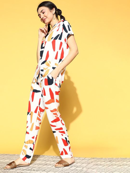 Claura Women Classic White Printed Night Suit