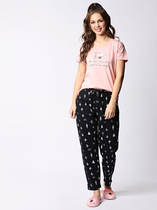I like me Women Peach-Coloured & Black Printed Pure Cotton Night suit Set