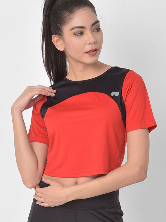 Comfort Fit Active Cropped T-shirt in Red with Yoke Panel