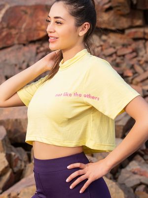 Comfort Fit Text Print Turtleneck Active Crop Top in Yellow