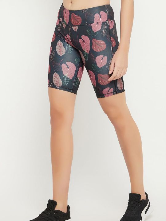 Snug-Fit Active Leaf Print High Rise Cycling Shorts in Black